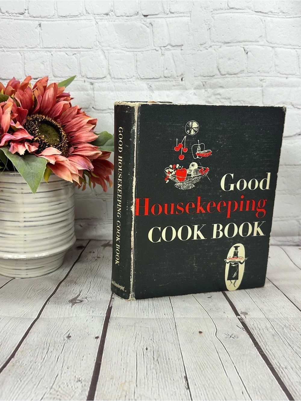 vtg 1957 Good Housekeeping Cook Book Hardcover MCM retro collectible